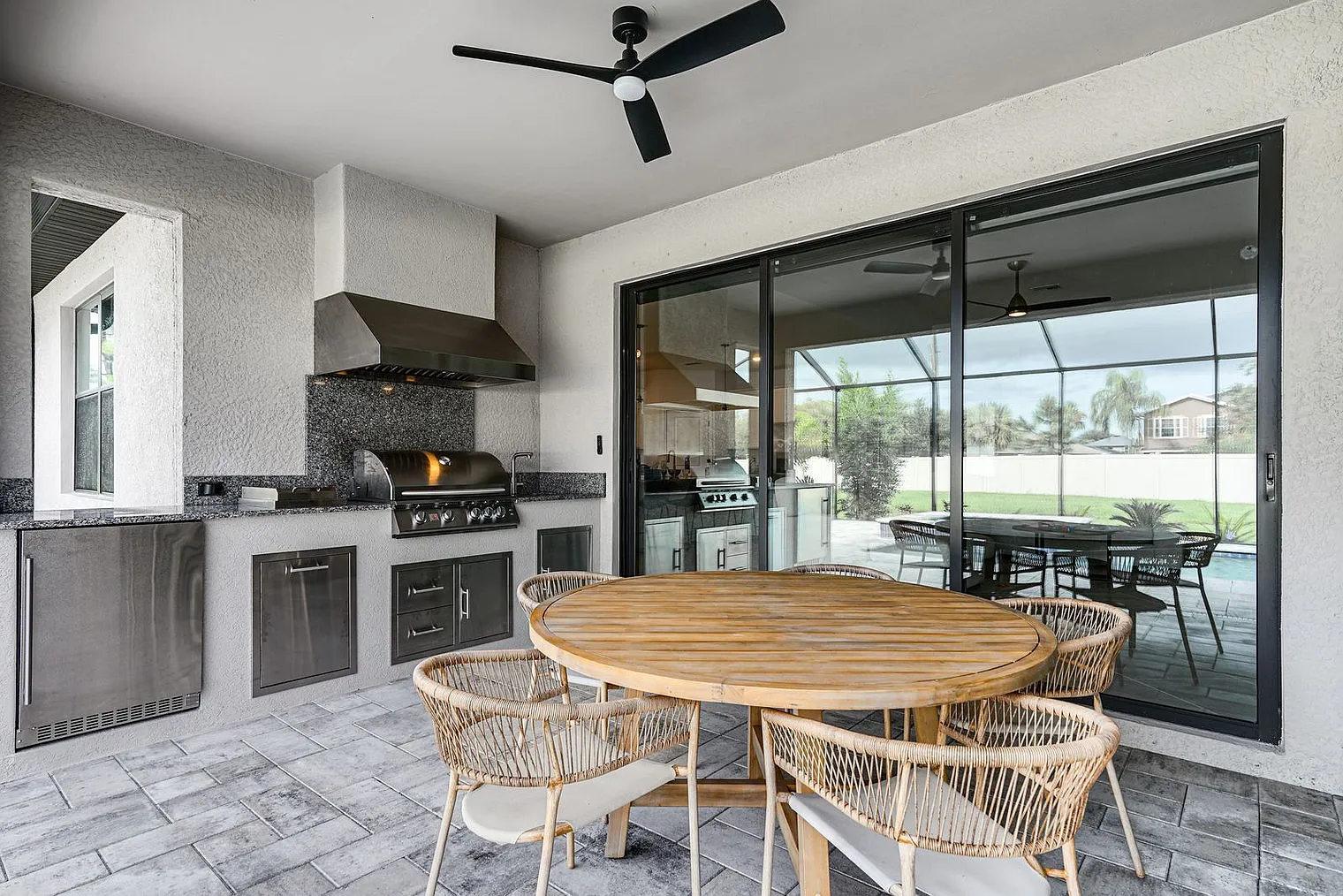 3 bed, 3.0 bath, 2443 sqft, $5,564 — Photo 4