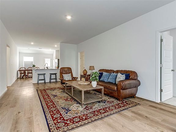 2nd image of 3856 Ada Ave