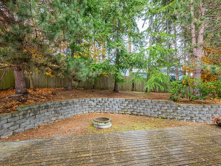 536 SW Regency Dr — Photo 23