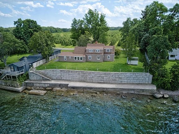 2nd image of 3113 Lake Rd