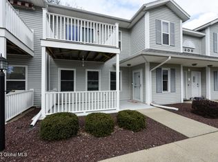 305 Cambridge Manor Dr, Scotia, NY 12302