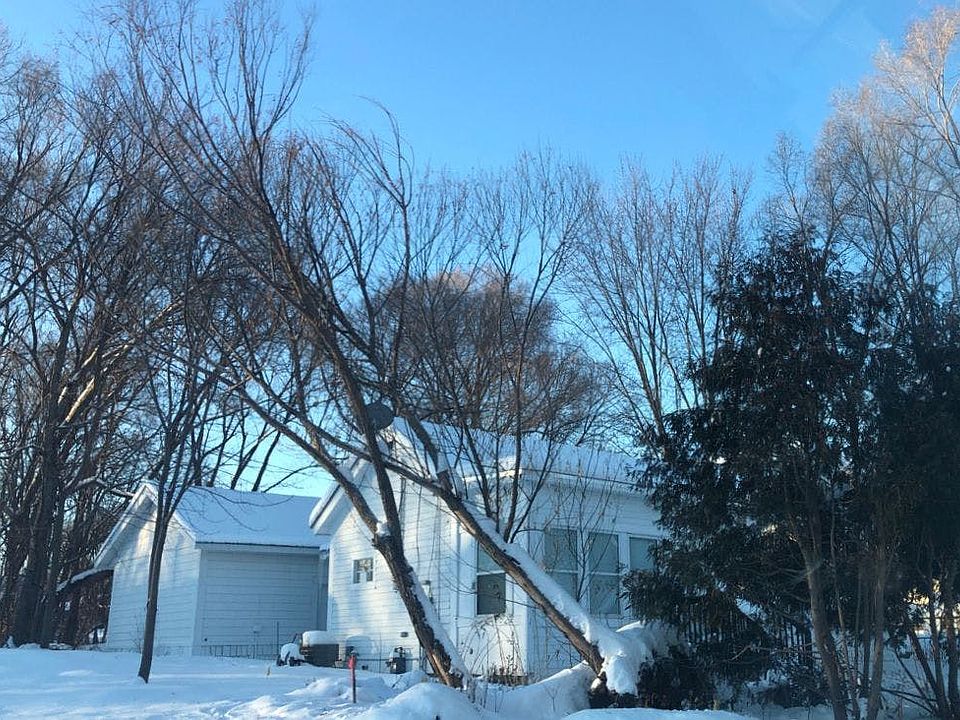 2nd image of 512 7th St E