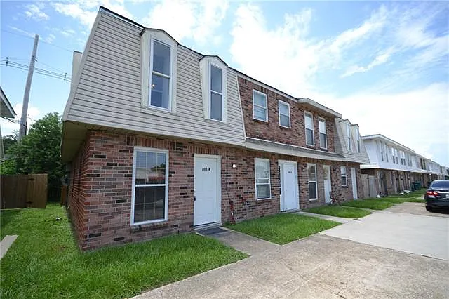 2 bed, 1.5 bath, 900 sqft, $1,200 — Photo 3