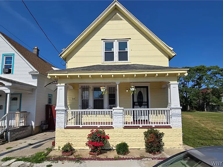 94 Warren Ave — Photo 1