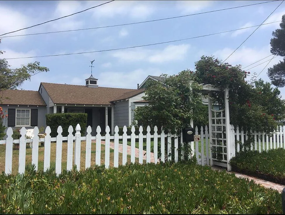 Studio, 350 sqft, $1,550 — Photo 4