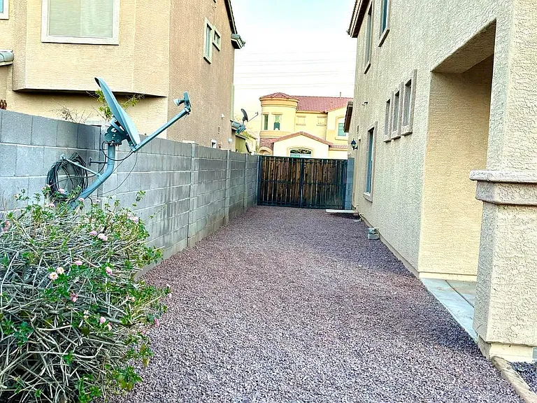 RV Gate - back view of the side yard