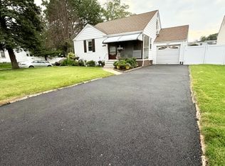 442 Rosewood Ter, Linden, NJ 07036