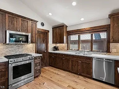 766 Rosewood Cir — Photo 4