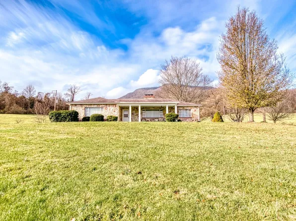 900 Pulaski Giles Tpke, Pearisburg, VA 24134