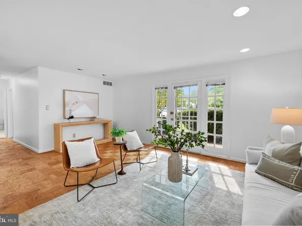 1130 S Washington St APT 104, Falls Church, VA 22046