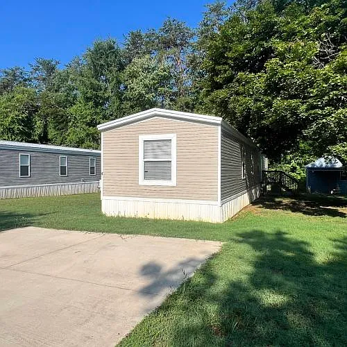 3 bed, 2.0 bath, $1,820 — Photo 2
