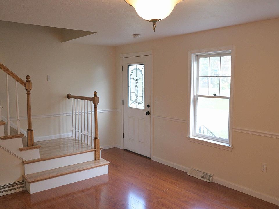 1st image of 9 Beaujolais Dr