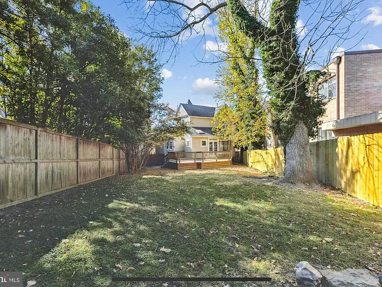 4451 Macarthur Blvd NW — Photo 28