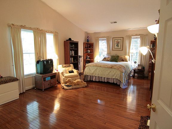 Master bedroom upper