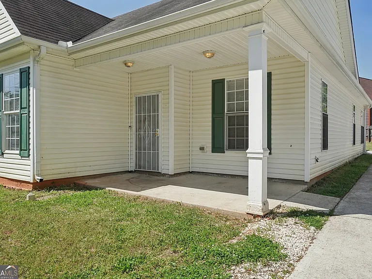 2596 Bates St SE — Photo 5