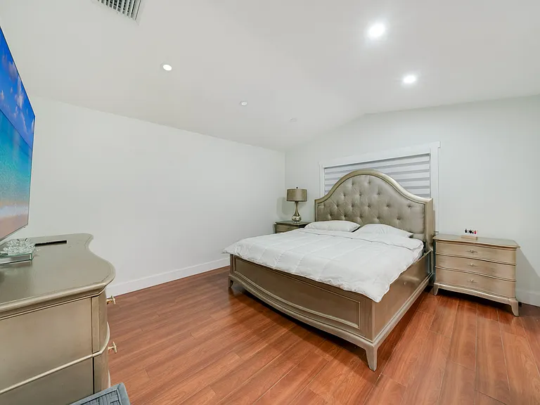 1172 SW 85th Ave — Photo 11