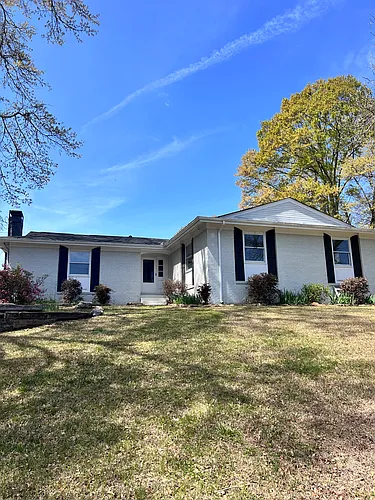 702 College St Photo 1