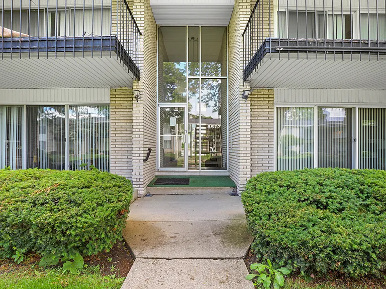 8577 Kennedy Cir #M7 — Photo 8