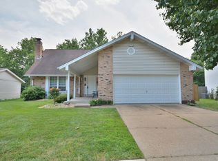 1069 Pinrun Dr, Ballwin, MO 63011