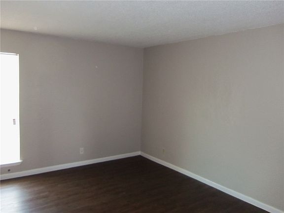 5th image of 2302 Mission Hill Dr