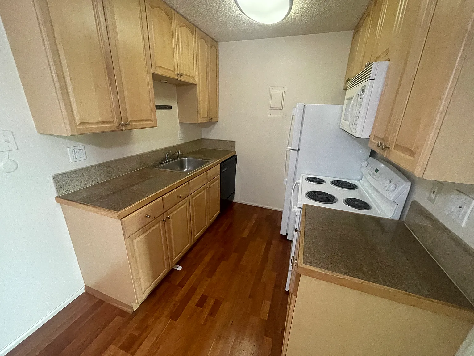 2 bed, 767 sqft, $1,750 — Photo 3