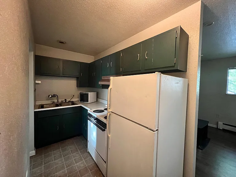 1309 Burton Ct #4 — Photo 13
