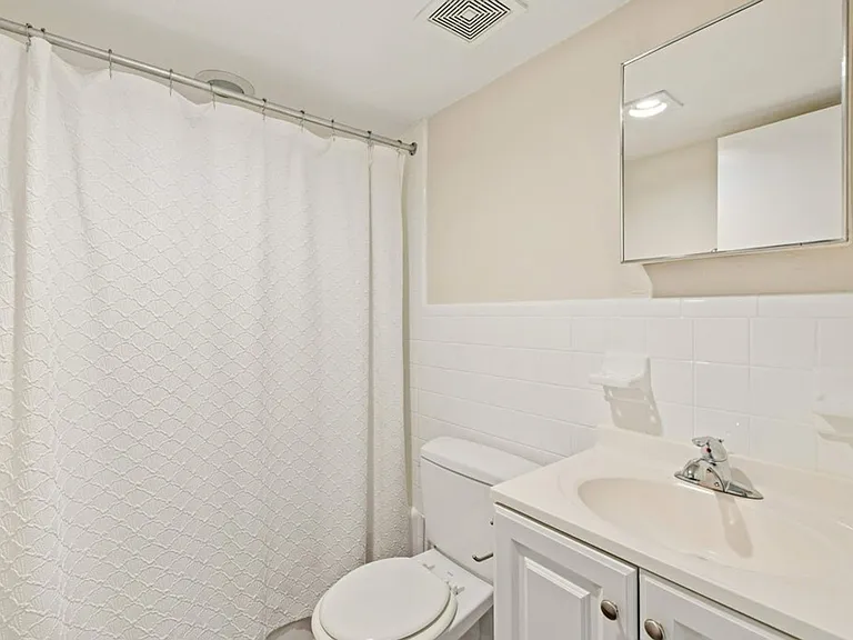302 E Georgia St — Photo 14