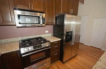 5th image of 1243 N Leavitt St #2