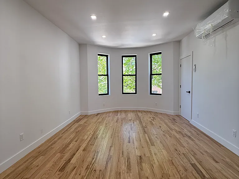 133 Highland Pl #2 — Photo 3