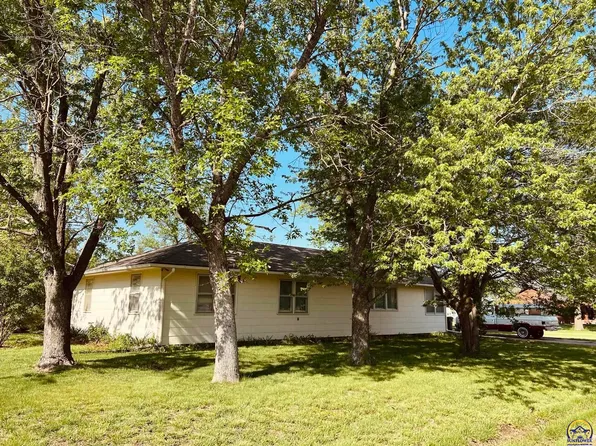 1102 E Lincoln St, Osage City, KS 66523