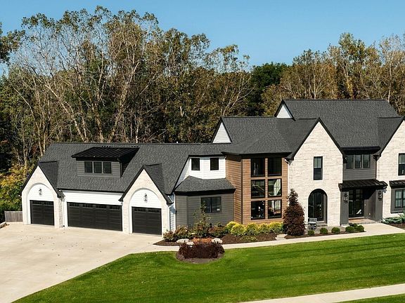 3rd image of 405 E Basalt Dr