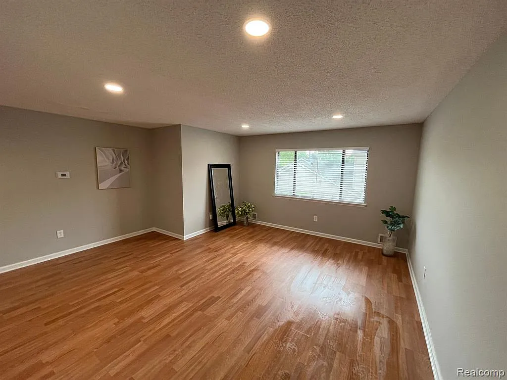 1 bed, 1.0 bath, 650 sqft, $1,525 — Photo 4