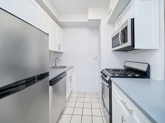4th image of 337 W 43rd St APT 6D