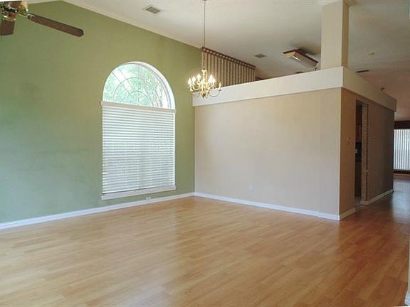 5th image of 202 Kensington Ct