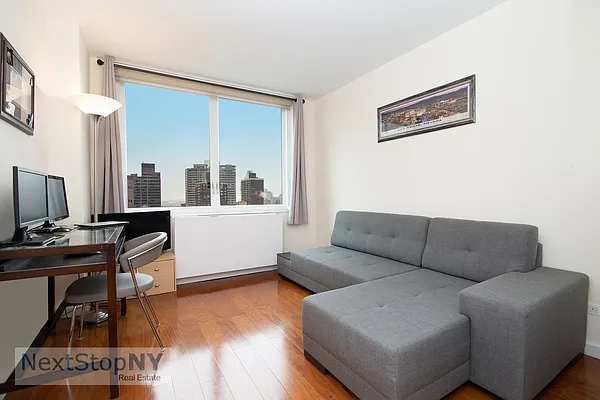 Sold by NextStopNY | media 4