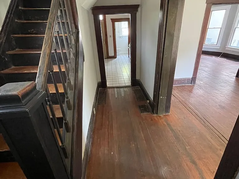 136 E Norwich Ave — Photo 12