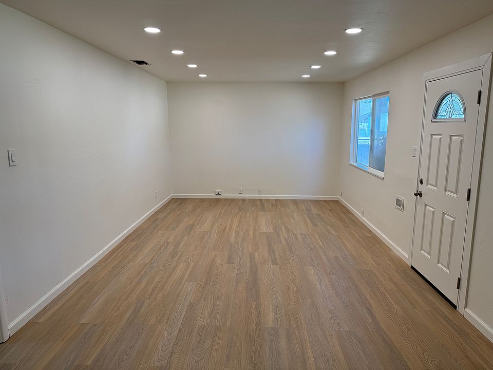 1st image of 4 Grand Ave #4