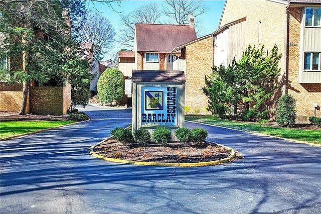 Barclay Square Entrance