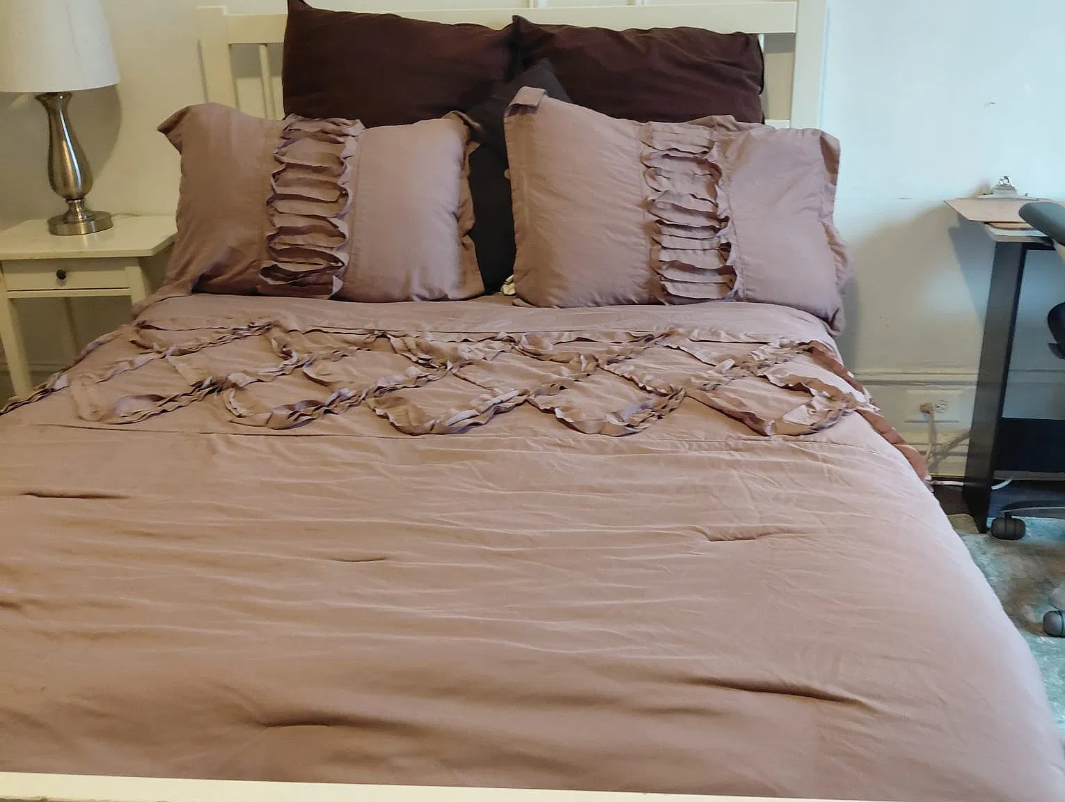 3 bed, $1,200 — Photo 2