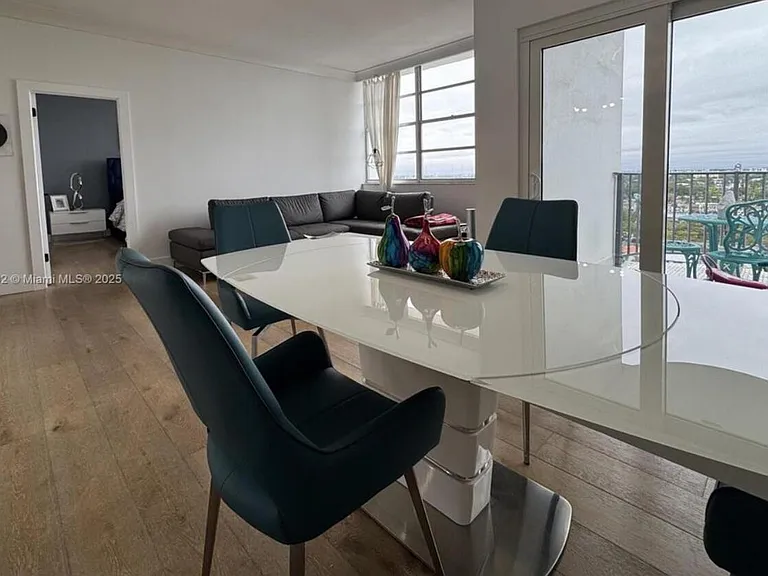 11930 N Bayshore Dr #Penthouse 10 — Photo 12