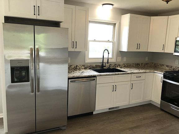 3rd image of 8571 Bayview Dr