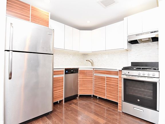 2nd image of 47 W 126th St