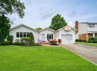 1 Lawrence St, New Hyde Park, NY 11040