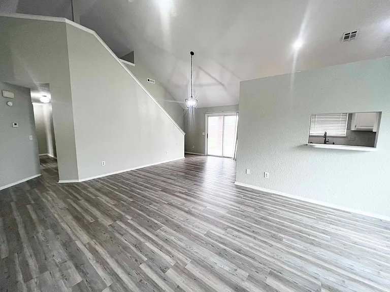 1717 Pinnacle Ln — Photo 4