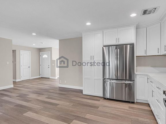 5th image of 14021 Woodlawn Ave