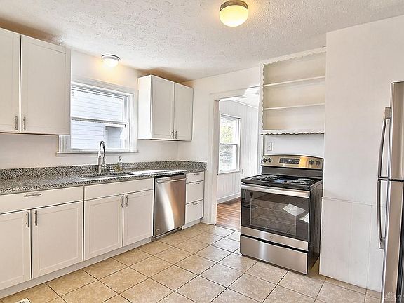 4th image of 2320 Hill Ave