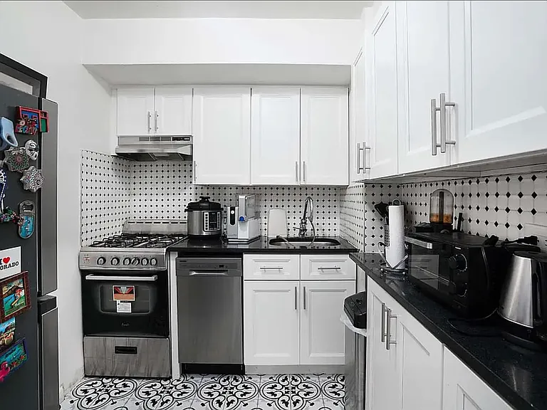 150 Hawthorne St #5K — Photo 6
