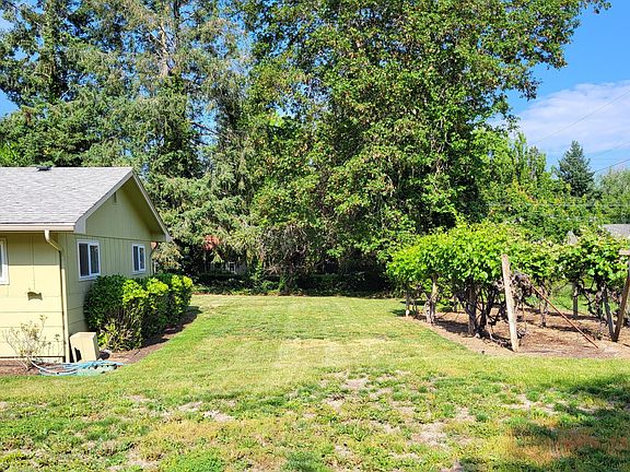 2nd image of 1549 Magnolia Ave