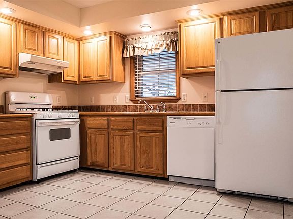 4th image of 512 Belanger Ln