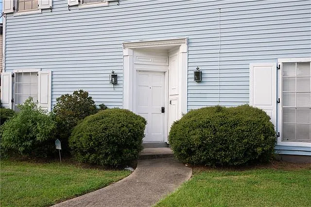 1 bed, 1.5 bath, 900 sqft, $1,200 — Photo 2